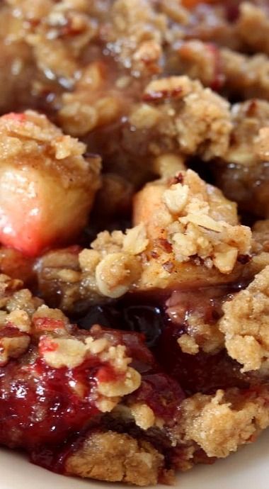 Cranberry Apple Crisp, Shades Of Burgundy Hair, Pecan Crumble, Burgundy Hair Color, Postre Keto, Cranberry Apple, Cranberry Recipes, Apple Cranberry, Cobbler Recipes