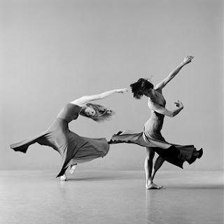 Whirling and twirling! Freely! Weeee! Lois Greenfield, Dance Project, Ballet Poses, Body Movement, Dance Movement, Dance Company, Dance Photos, Dance Life, Modern Dance