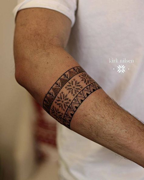 Ornamental arm band tattoo. Leg Band Tattoos, Upper Leg Tattoos, Tattoo Band, Cuff Tattoo, Geometric Sleeve Tattoo, Forearm Band Tattoos, Armband Tattoo Design, Upper Arm Tattoos, Arm Band Tattoo