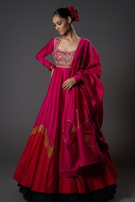 Buy Fuchsia Chanderi Silk Embroidered Aari Scoop Neck Yoke Anarkali Set For Women by Rohit Bal Online at Aza Fashions. Multicolor Anarkali Dress, Anarkali Suit For Women, Ajrakh Anarkali, Anarkali Neck Designs, Anarkali Kurti Design, Anarkali Patterns, Fashion Course, Anarkali Designs, Red Anarkali