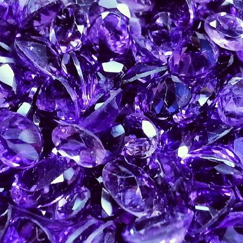 Purple Sapphire Aesthetic, Amethyst Aesthetic Color, Amethyst Aesthetic Wallpaper, Purple Gem Aesthetic, Purple Crystal Wallpaper, Mystical Purple Gemstone Crystals, Purple Vibe, Purple Gems, Purple Themes