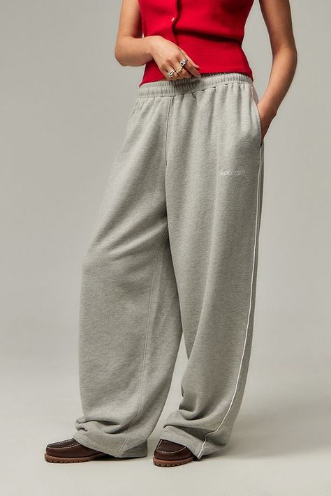 Iets Frans White Joggers, Urban Outfitters Tracksuit, Loose Comfy Pants, Grey Iets Frans Joggers, Lets Frans Joggers, Iets Frans Sweatpants, Iets Frans Joggers Outfit, Grey Joggers Outfit, Iets Frans Joggers