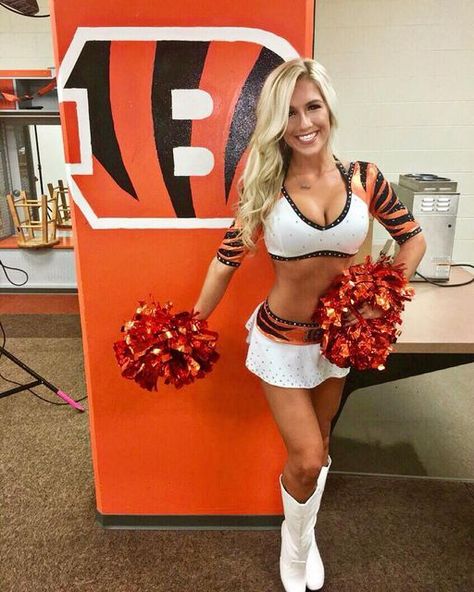 College Cheerleader, Bengals Cheerleaders, Ice Girls, 2nd Year, Nfl Cheerleaders, Cincinnati Bengals, Cincinnati, Cheerleading, Hobbies