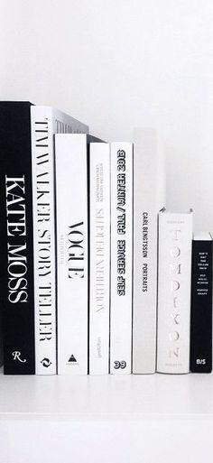 Black and white styling books for the office. Must-have reads. Book And Coffee, Books Decor, Black And White Photo Wall, Chalk Marker, London Townhouse, Black And White Picture Wall, Tim Walker, White Books, Coffee Table White