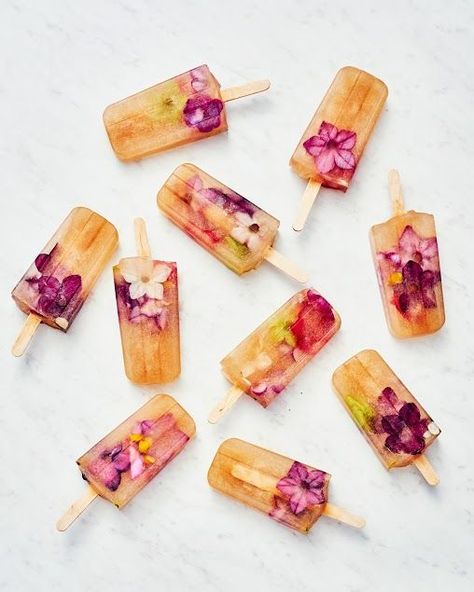 Tea Popsicles, Edible Flowers Recipes, Popsicle Recipes, Dandelion Recipes, Flower Food, Flower Tea, Edible Flowers, Beautiful Food, Pretty Food