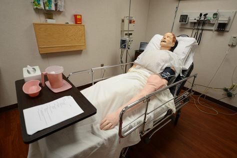 Inside Look: Illinois State's Nursing Simulation Lab Nursing Skills Lab, Clinical Judgement Model Nursing, Nursing Simulation Lab, Maternity Clinical Nursing, Siue College Illinois, Illinois State, Nursing Students, Student Learning, Illinois