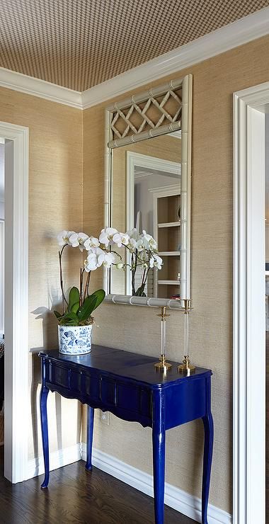 Blue Console Table, Entrance Foyer Design, Small Entry, Blue White Decor, Entrance Foyer, Foyer Decorating, Blue Decor, Redo Furniture, White Decor