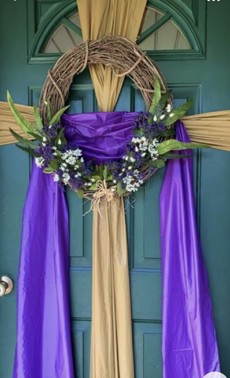 Lent Decorations For Church, Easter Front Door, Church Altar Decorations, Easter Door Decor, Church Easter Decorations, Diy Christmas Wreaths Ideas, Christmas Wreaths Ideas, Easter Wreath Diy, Easter Food