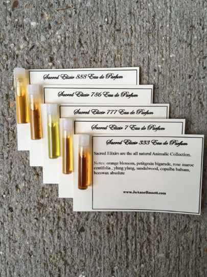 Perfume Samples Packaging, Promotion Table, Box Perfume, Perfume Versace, Fragrance Tester, Perfume Label, Organic Perfume, Musk Perfume, Botanical Perfume