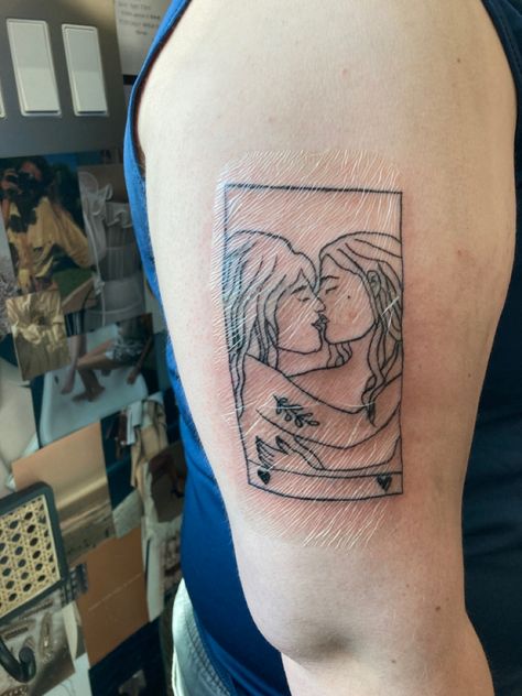 Tarot card of lesbian lovers, in fine line and single needle tattoo design. Tattoo Single Needle, Lesbian Tattoo, Blush Tattoo, Art Ink, Fine Line, Tarot Card, Tarot Cards, Body Art, Blush