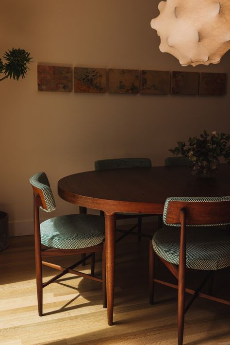 Midcentury Dining Room Table, Mid Century Eclectic Dining Room, Midcentury Modern Chairs Dining, Midcentury Kitchen Table, Low Ceiling Dining Room, Midcentury Modern Apartment, Mcm Dining Table, Mcm Dining Room, Small Dining Room Ideas