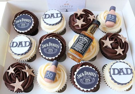 50th Birthday Cupcakes Men, Mens Cupcakes Birthday, 50th Birthday Cupcakes For Men, Happy Birthday Cupcakes For Men, 40th Birthday Cupcakes For Men, Jack Daniels Cupcakes, Liquor Design, Festa Jack Daniels, Lisa Birthday