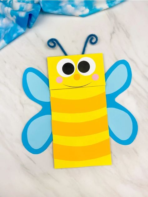 This brown paper bag butterfly craft is a fun project for kindergarten kids.Download the free printable template and make at home or in the classroom this spring! #simpleeverydaymom #kindergarten #teachingkindergarten #kindergartencrafts #kidscrafts #paperbagpuppets #bugcrafts #insectcrafts Project For Kindergarten, Easy Paper Bag, Butterfly Craft For Kids, Insect Craft, Handprint Butterfly, Bumble Bee Craft, Kindergarten Craft Activities, Insect Crafts, Paper Bag Design