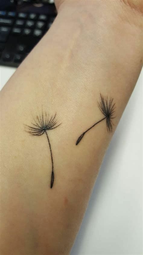 Seed Tattoo, Dandelion Tattoo Meaning, Dandelion Tattoo Design, Dandelion Tattoo, Full Sleeve Tattoos, Tattoos For Daughters, Sister Tattoos, Tattoo Designs For Women, Mini Tattoos