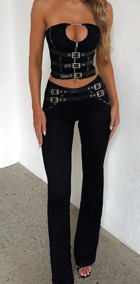 All Black 2 Piece Outfit, Sara Landry Outfit, All Black Performance Outfit, Celebrity Talk Show Outfits, Rockstar Business Casual, Singer Tour Outfits, Las Vegas Clubbing Outfits, Pants Clubbing Outfit, Las Vagus Outfit