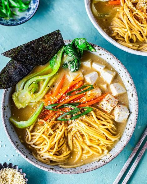 Ramen Soup Vegetarian, Rainbow Nourishments, Vegan Ramen Recipes, Ramen Soup Recipes, Vegetarian Ramen, Miso Ramen, Ramen Recipe, Quick Vegan, Ramen Noodle Soup