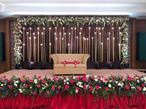 Simple Wedding Stage Decoration At Home ||Marriage Wedding Stage Decoration Simple Sangeet Backdrop, Reception Stage Decoration Indoor, Mandap Design For Night Wedding, Sangeeth Stage Decoration Simple, Sangeet Stage Indoor, Minimal Wedding Stage Decor, Simple Sangeet Decoration Stage Indoor, Flower Decoration For Reception Stage, Sangeet Stage Decor Indoor