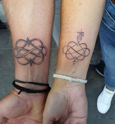 Celtic Eternity Knot Tattoo, Widow Wife Tattoo Ideas, Twin Flame Tattoo Couple, Soulmate Tattoo Symbol, Twin Flame Tattoo Ideas, Eternity Tattoo, Celtic Tattoo For Women, Celtic Signs, Infinity Couple Tattoos