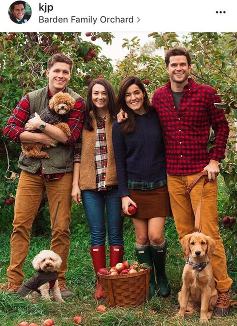 Preppy & plaid Tree Farm Photo Shoot, Christmas Tree Farm Photo Shoot, Christmas Tree Farm Photos, Family Photo Outfits Winter, Apple Picking Outfit, Family Christmas Pictures, Fall Family Pictures, Puffy Paint, Family Picture Outfits