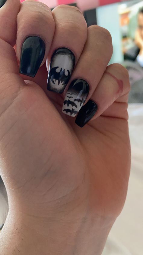 Batman Inspired Nails, Batman Acrylic Nails, Batman Nails Design, Batman Nails Acrylic, Cosplay Claws, Dc Nails, Batman Nail Art, Batman Nails, Henna Nails