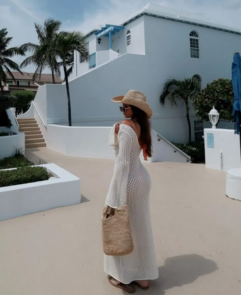 happy beach weekend 🌴🥥 Dubai Beach Outfit, Tulum Vibes Outfit, Beach Honeymoon Outfits, Outfit Piscina, Beach Pics Ideas, Honeymoon Outfit Ideas, Beach Cover Up Outfit, Vacay Outfits Beach, Vacation Outfits Beach