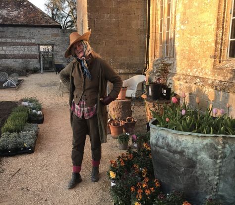 What do gardeners wear? - Isabel Bannerman - Garden Museum Gardening Clothes, Garden Museum, Beth Chatto, Monty Don, Gardening Outfit, French Garden, Charity Shop, French Women, Iconic Photos