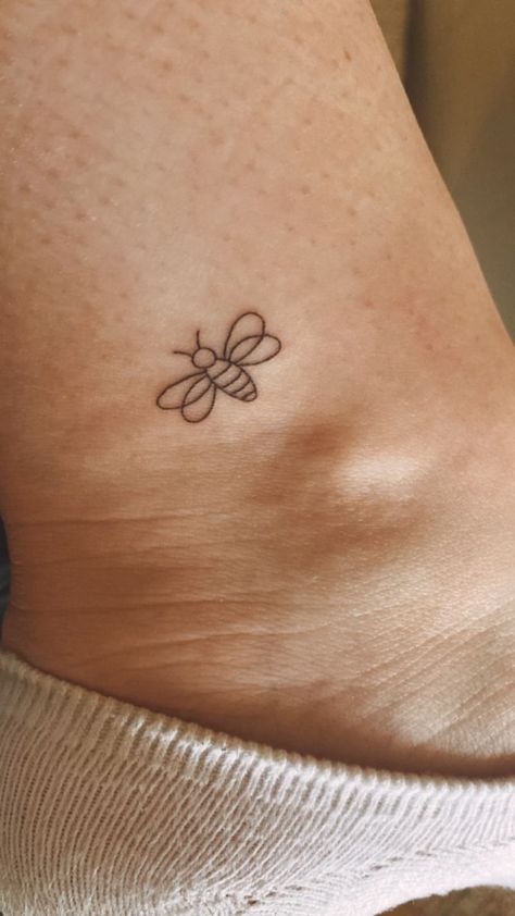 Doodle Bee Tattoo, Mini Bee Tattoo Simple, Bee Micro Tattoo, Bumble Bee Tattoo Behind Ear, Minimalist Bumble Bee Tattoo, Bee Tattoos Simple, Micro Bumble Bee Tattoo, Easy Bee Tattoo, Bee With Heart Tattoo