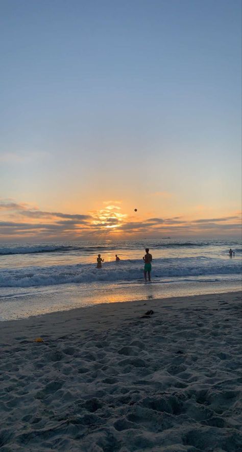 Mission Beach sunsets, San Diego. Beach vibes, hangout with friends. Fresh travelling together. Travelling Together, Mission Beach San Diego, San Diego Mission, University Of San Diego, California Vibe, California Summer, Mission Beach, San Diego Beach, Forever Living