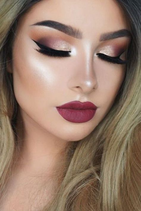 10 Dark Lipstick Colors To Try This Winter - Society19 Winter Make-up, Dark Lipstick Colors, Sparkle Eyeshadow, Wedding Eyes, Make Up Gold, Christmas Makeup Look, Rose Gold Makeup, Dark Lipstick, Makijaż Smokey Eye