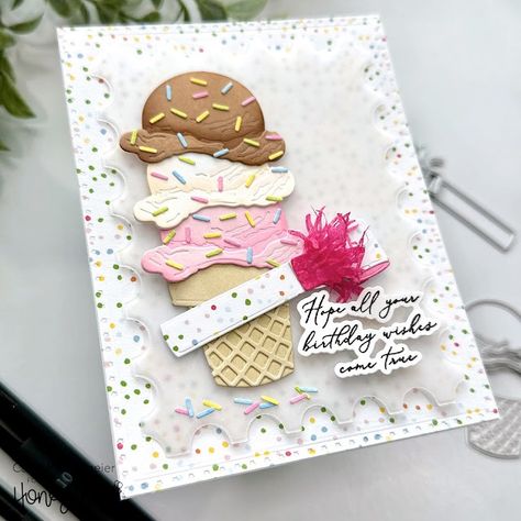 Crafting By Carol: Birthday Card Filled With Sweetness!! Cupcake Cards Handmade, Paper Wreaths, Cupcake Birthday Cards, Party Blowers, Cupcake Cards, Food Cards, Creative Birthday Cards, Cupcake Birthday, Ice Blocks