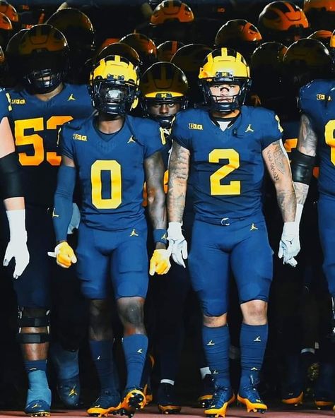 Michigan University Wallpaper, Michigan Football Wallpaper, Jj Mccarthy, Cool Football Pictures, Drip Ideas, College Football Uniforms, Football Drip, Michigan Go Blue, Creepy Masks