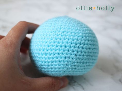 Free Scrump from Lilo & Stitch Amigurumi Pattern - Ollie + Holly | Amigurumi Crochet Patterns Lilo And Stitch Crochet Pattern, Stitch Crochet Pattern Free, Lilo And Stitch Crochet, Crochet Pot Leaf, Scrump Lilo And Stitch, Lilo's Doll, Stitch Amigurumi, Disney Crochet Patterns, Crochet Toys Free Patterns