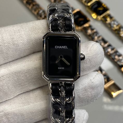 Watch Women Silver, خواتم خطوبة, Brand Watches Women, Pretty Watches, Chanel Watch, Trendy Watches, Movado Watch, Fancy Watches, Mode Zara