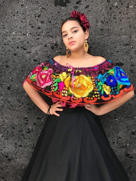 Mexican Blouse Woman's CHIAPANECA With Lace Mexican Hobo | Etsy Coco Theme Party, Jalisco Dress, Moldes Halloween, Mayo 2022, Frida Kahlo Style, Mexican Boho, Ballet Folklorico, Mexican Fashion, Mexican Blouse