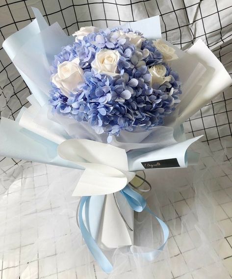 Cream Roses Bouquet, Roses Delivery, Arreglos Ikebana, Blue Flowers Bouquet, Subang Jaya, Money Flowers, Money Bouquet, Hydrangea Bouquet, Boquette Flowers