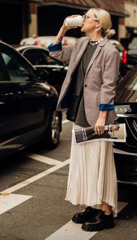 Street Style Jeans, Street Style New York, Stile Casual Chic, Nyfw Street Style, Outfit Vintage, Paris Mode, Looks Street Style, Fashion Weeks, Street Style Inspiration