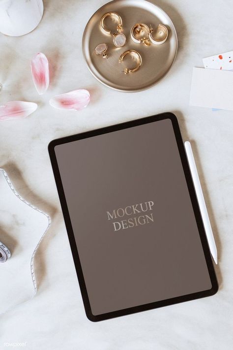 Mockup Design Ideas, Design Mockup Free, Ipad Mockup, Pose Fotografi, Phone Mockup, Digital Tablet, Instagram Frame, Mockup Templates, Free Mockup