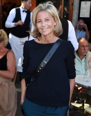 Claire Chazal, 61 ans - Ces stars de plus de 60 ans qui ne font pas leur âge - French Woman Hair, Claire Chazal Style, Lauren Hutton, Christie Brinkley, Over 60 Fashion, Jane Seymour, Older Women Fashion, Advanced Style, 60 Fashion