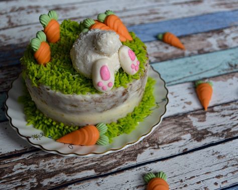 Bunny Carrot Cake, Bunny Smash Cake, Easter Cake Designs, Easter Bake, 2023 Meals, Seasonal Cakes, Carrot Cake Decoration, Sugar Carrots, Easter 2021