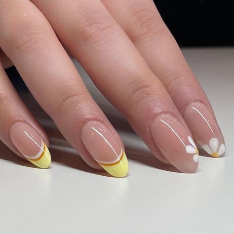 Soft Gel Extension Nails Design, Soft Gel Extension, Sunflower Nail Art, Russian Manicure, Sunflower Nails, Gel Mani, Gel Extensions, Nail Ring, Beauty Inspo