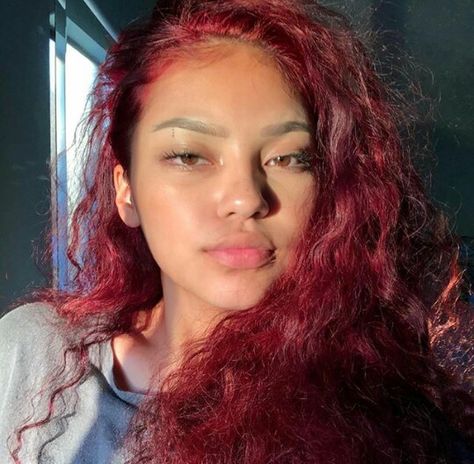 Red Hair Mixed Girl, Mixed Race Girl, Red Hair Tips, Rap Culture, Mixed Girl, Cherry Red Hair, Hair 2022, Couture Hairstyles, Red Curly Hair