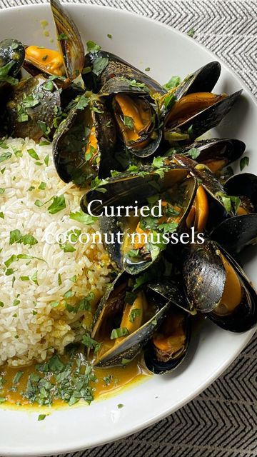 Coconut Mussels, Garlic And Ginger, Steamed Rice, Curry Paste, Sunday Dinner, Curry Leaves, Chilli Powder, Fresh Lime, Asian Dishes