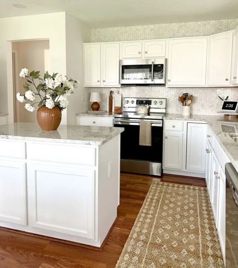 9 Simple Small Kitchen Remodel Ideas on a Budget - Home By Alley Kitchen With Peninsula Remodel, Easy Home Remodel Ideas, Small Kitchen White Cabinets, Simple Small Kitchen, Small Kitchen Makeover, Small Galley Kitchen Remodel, Small Kitchen Cabinet Design, 1920 Bungalow, Condo Kitchen Remodel