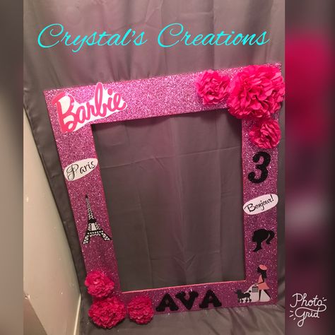 Barbie in Paris Themed photo frame Barbie Frames Birthday Parties, Barbie Photo Booth Ideas, Barbie Frame, Barbie Photo Booth, Barbie Party Decorations, Barbie Theme Party, Barbie Cartoon, Barbie Theme, Photo Booth Frame