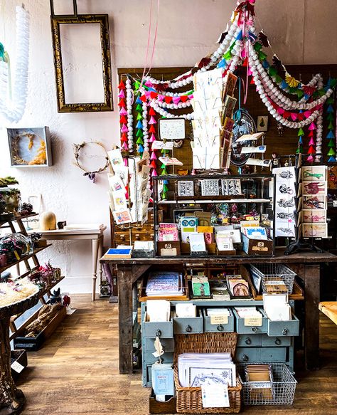 2021 Best Stationery Shops - The Shopkeepers Stationary Pop Up Shop, Vintage Reselling, Stationery Shops, Calligraphy Kit, Stationary Store, Boutique Display, Stationary Shop, Retail Displays, Letterpress Stationery