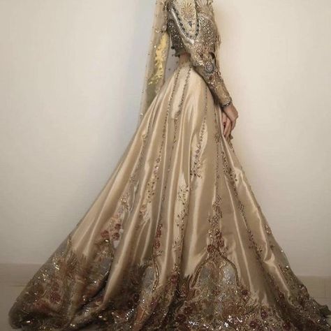 Tena Durrani, Walima Dress, Desi Outfits, Desi Wedding Dresses, Wedding Dresses Princess Ballgown, Wedding Lehenga Designs, Indian Bride Outfits, Bridal Lehenga Collection, Pakistani Suit