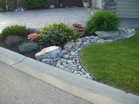 Farm Style Landscaping Front Yards, Side Driveway Landscaping Ideas, Edge Of Driveway Landscaping, Flat Front House Landscaping, Front Curb Appeal Ideas, Farmhouse Landscaping Front Yard Country, Landscape Next To Driveway, Rock Beds Around House Front Yards, Country Home Landscaping