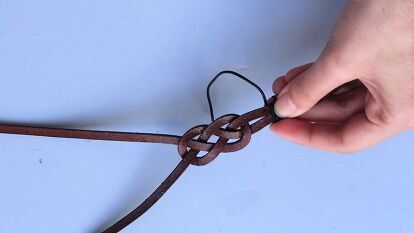 This is a guide to making DIY leather bracelets. Learn how to make leather cord bracelets in three different styles with this easy step-by-step tutorial. Diy Leather And Bead Bracelet, Leather Necklace Tutorial, Braided Leather Bracelet Diy, Leather Jewelry Tutorials, Boho Bracelets Tutorial, Cord Jewelry Diy, Leather Cuff Bracelet Diy, Mens Jewelry Diy, Cord Bracelet Diy