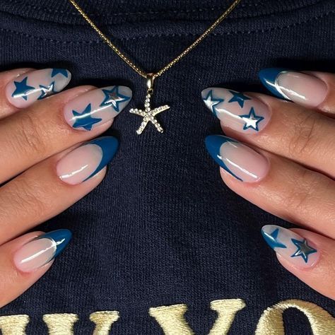 Sea Design Nails, Star Summer Nails, Nail Art Designs Stars, Almond Nails Ideas Elegant, Blue Star Nail Designs, Summer Star Nails, Navy Star Nails, Navy Blue Star Nails, Easy Blue Nails