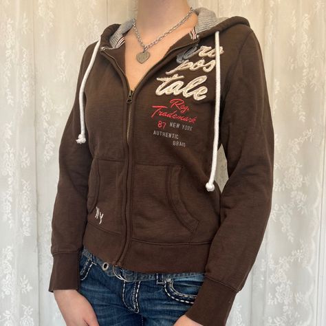 Y2K 2000s Chocolate Brown Vampire Girlfriend Aeropostale Long Sleeve Hoodie #y2k #y2ktashion #2000s # 2000sfashion #twilight #depop #BellaSwan #Thevampirediaries #elenagilbertcore #aeropostale Brown Vampire, Aeropostale Outfits, Vampire Girlfriend, 2000s Outfit, Aeropostale Hoodies, Outfits 2000s, 2000s Clothes, Aeropostale Sweater, Hoodie Y2k